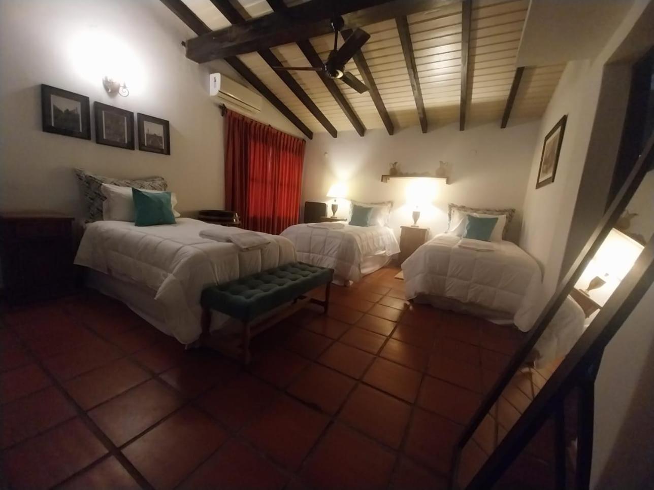 Posada La Celia Eugenio Bustos Esterno foto